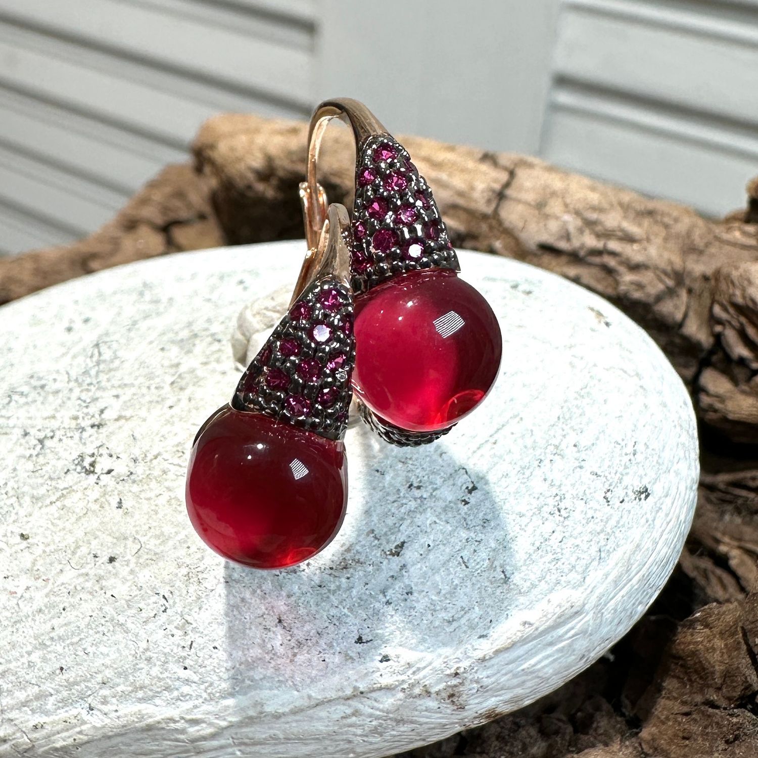 Orecchini monachella in argento rosè con quarzo idrotermale ciliegia e zirconi rossi-Lucos Preziosi