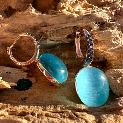 Orecchini in argento rosa con quarzo idrotermale cabochon azzurro e zirconi brown-Lucos Preziosi