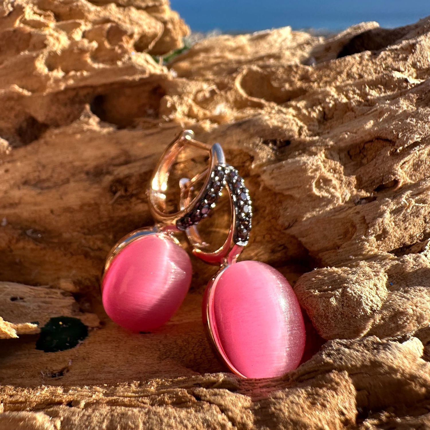 Orecchini in argento rosa con quarzo idrotermale cabochon tinta ciliegia e zirconi brown-Lucos Preziosi