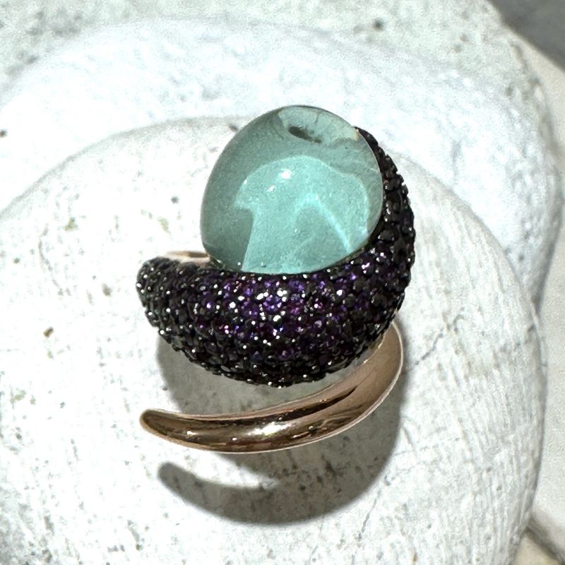 Anello regolabile in argento rosa con quarzo idrotermale cabochon verde acqua e zirconi viola-Lucos