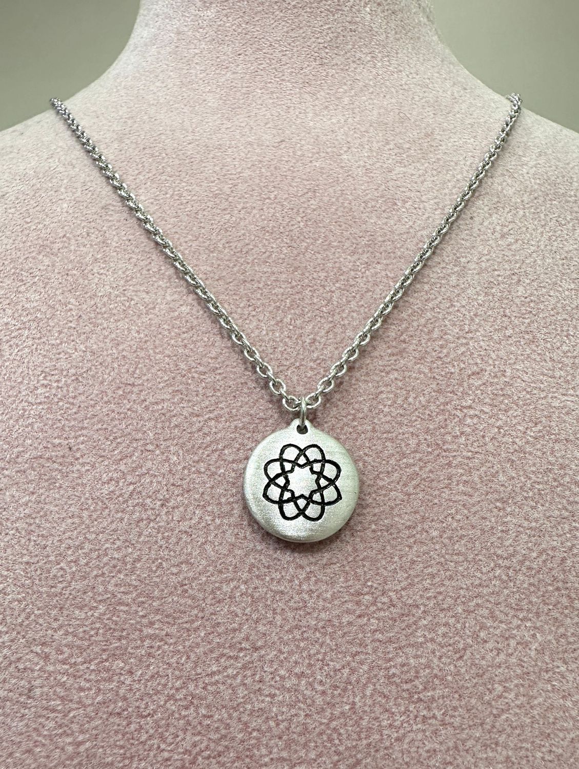 Collana in argento con ciondolo 'Soka Gakkai'-Diadema