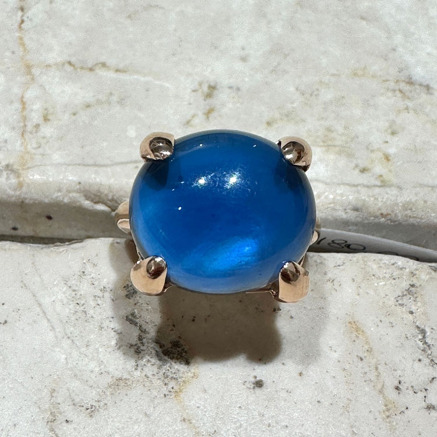 Anello in argento rosa con quarzo idrotermale cabochon blu London-Lucos Preziosi