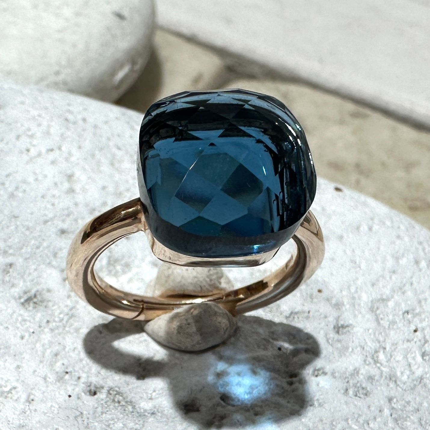 Anello in argento rosa con quarzo idrotermale blu london-Lucos Preziosi