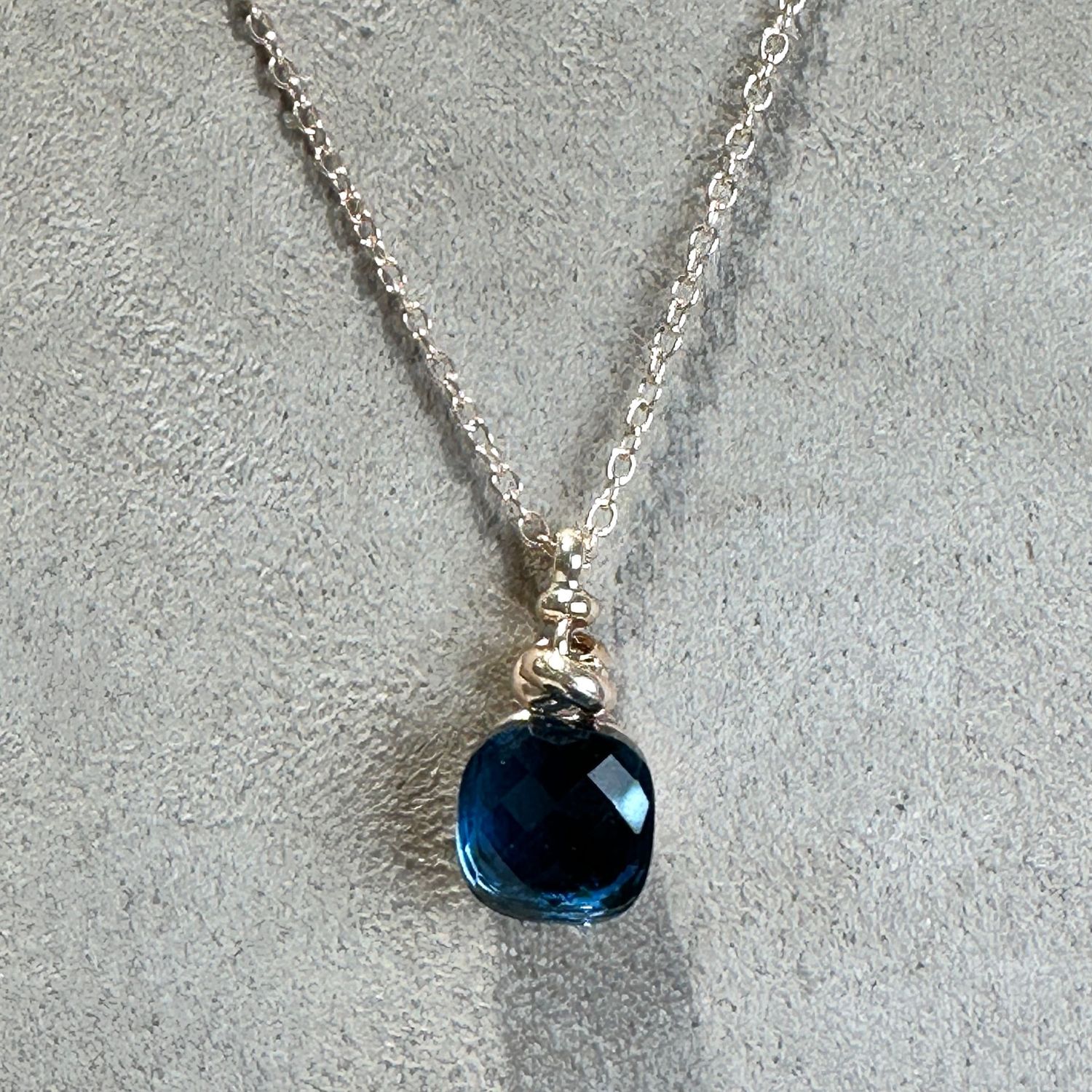 Collana in argento rosa con quarzo idrotermale blu London-Lucos Preziosi