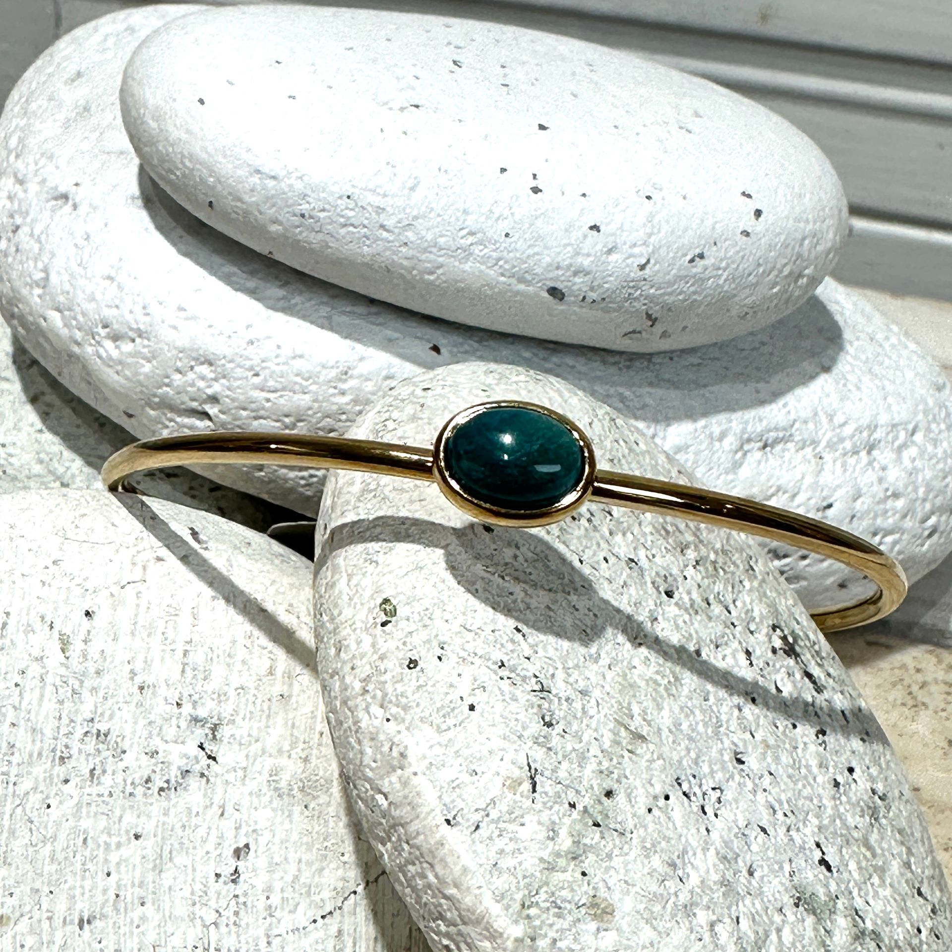 Bracciale rigido in acciaio placcato oro con apatite-Zag Bijoux