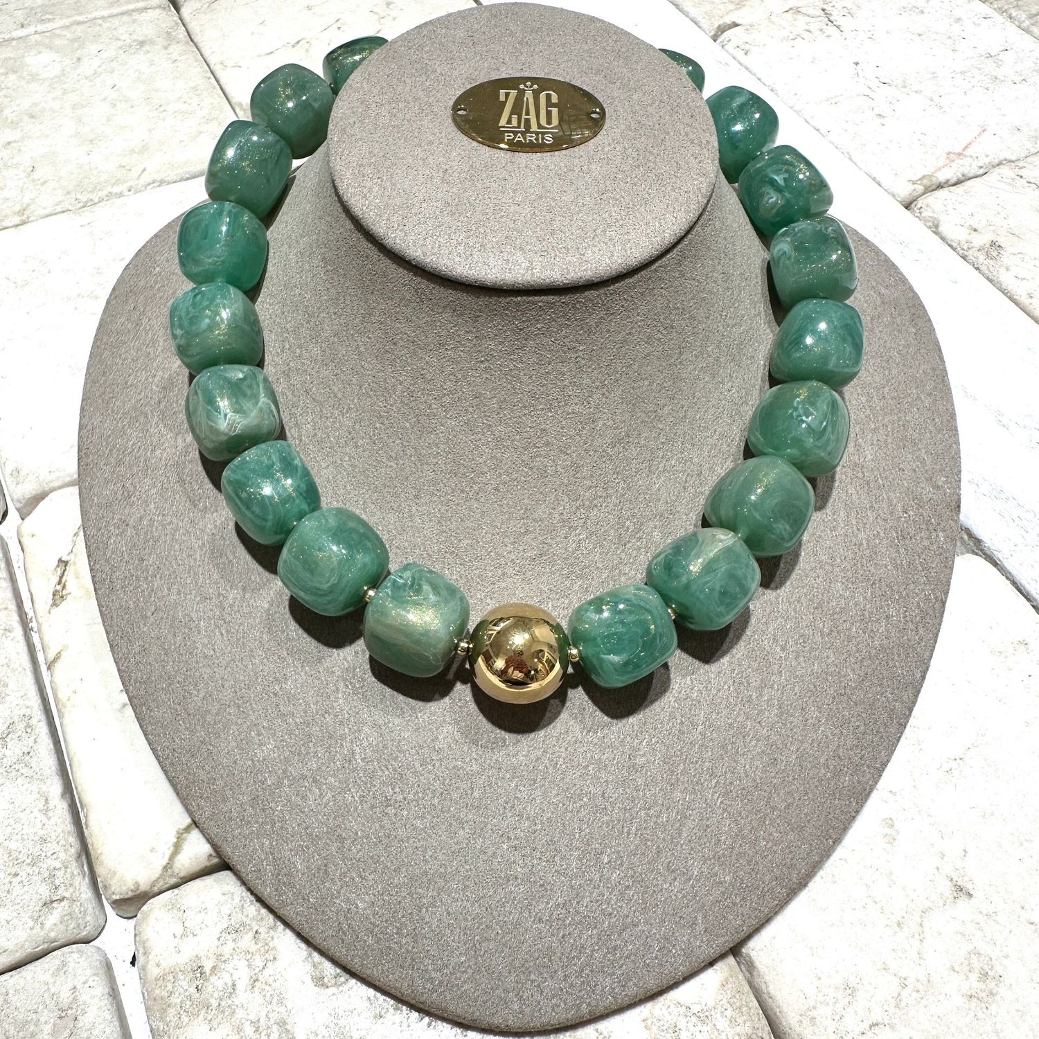 Collana in resina verde chiaro con boule in acciaio placcato-Zag Bijoux