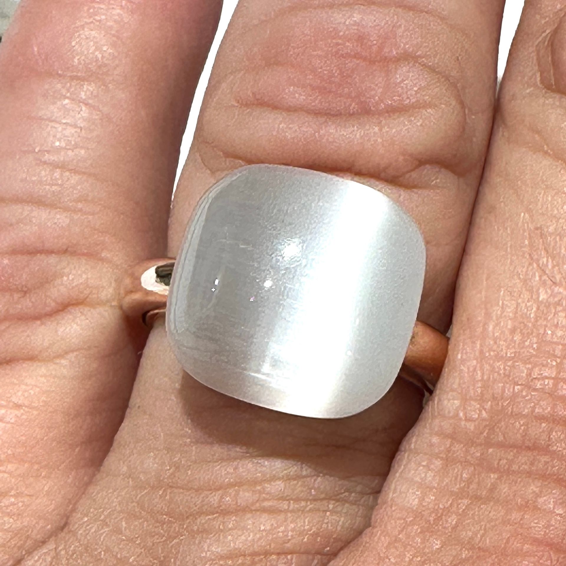 Anello in argento rosa con quarzo idrotermale cabochon quadrato-Lucos Preziosi