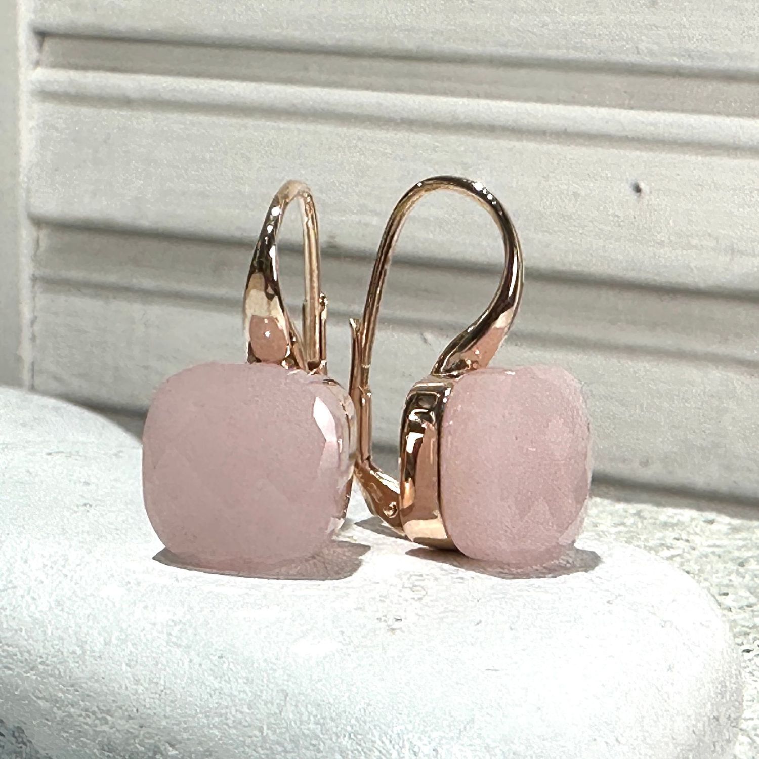 Orecchino monachella in argento rosa con quarzo idrotermale rosa-Lucos Preziosi