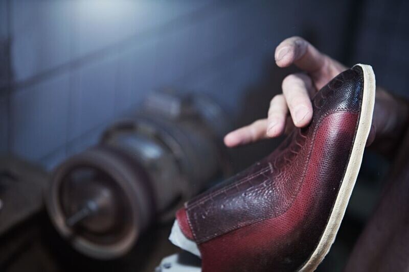 PULIZIA E RITOCCO DELLA SCARPA