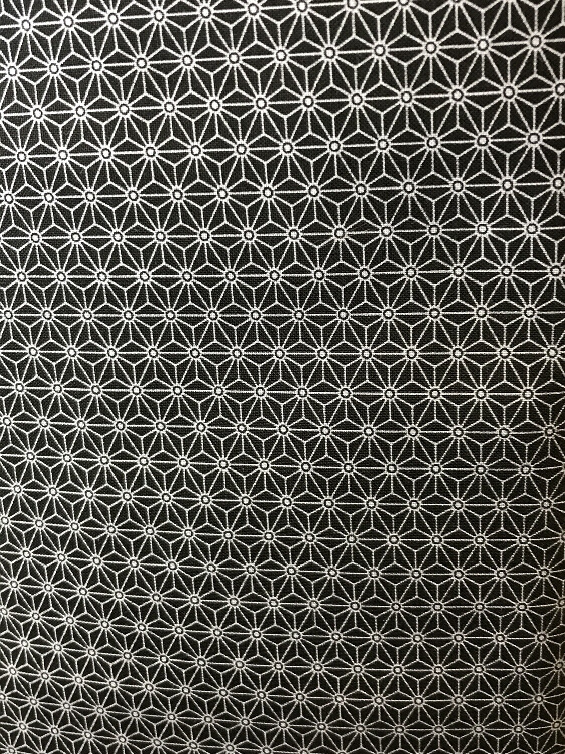 Quilters Basic Harmony Black Honeycomb