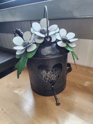 Small oil can bird house