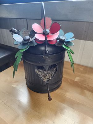 Small oil can bird house