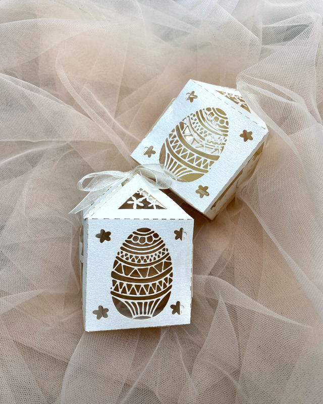 OEUFS BLOND ET BLANCET LEUR BOÎTE A COLORIER