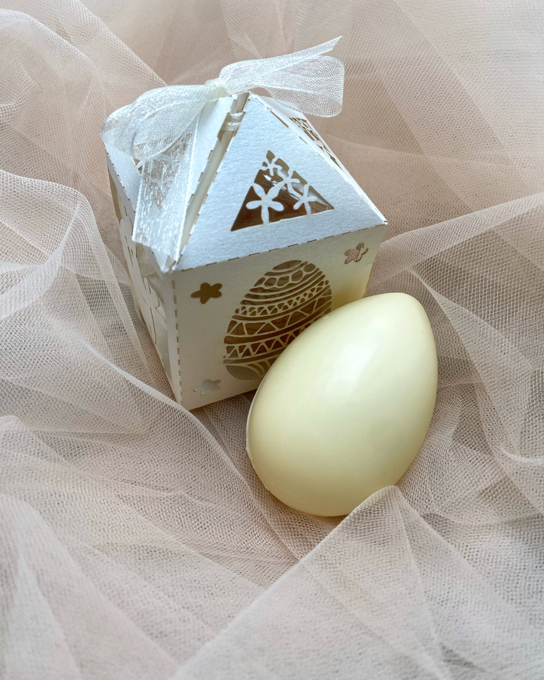 OEUF BLANC ET SA BOÎTE A COLORIER