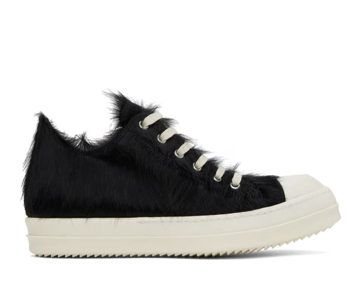 Black Low Fur Ricks