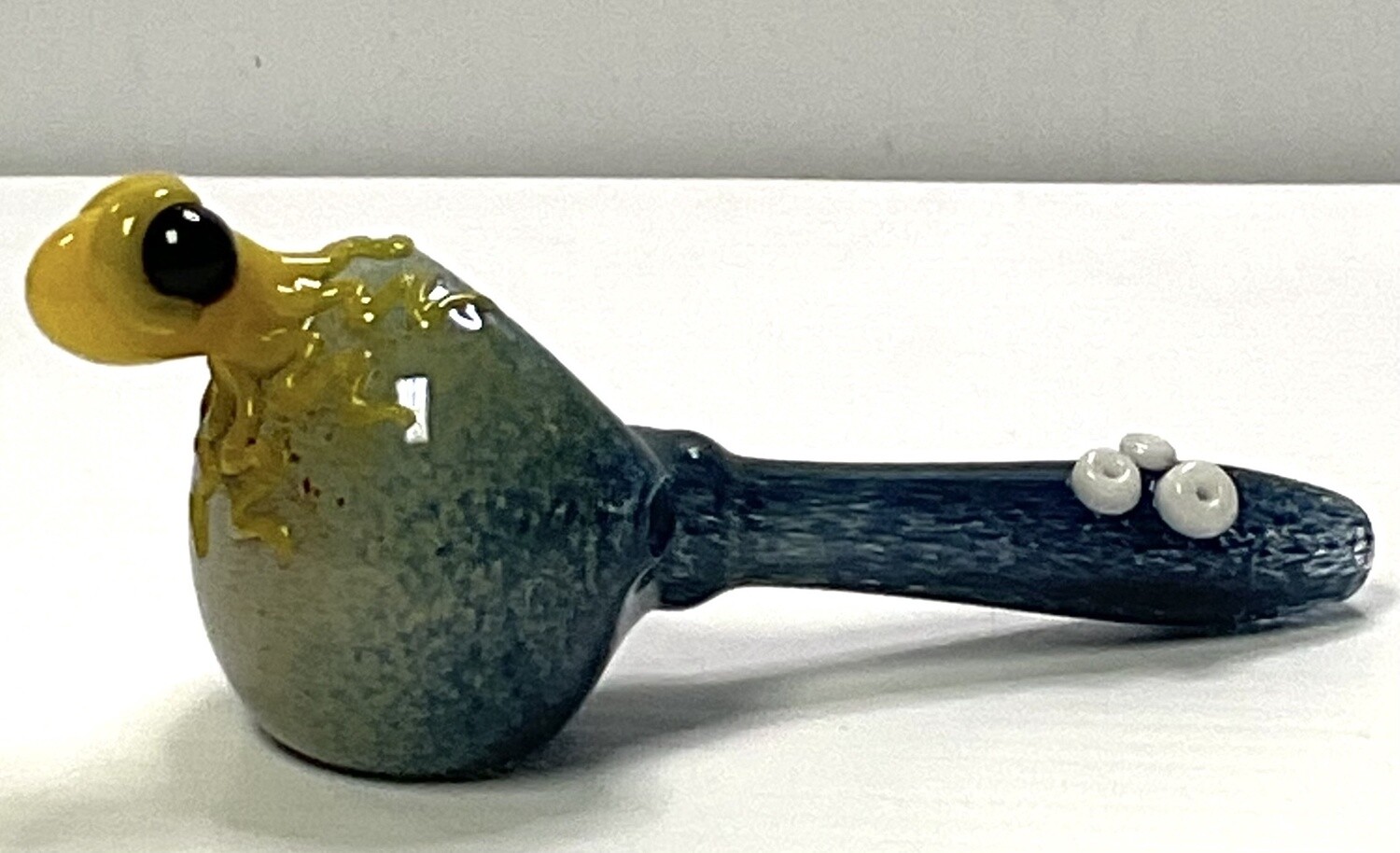 Intent frog pipe