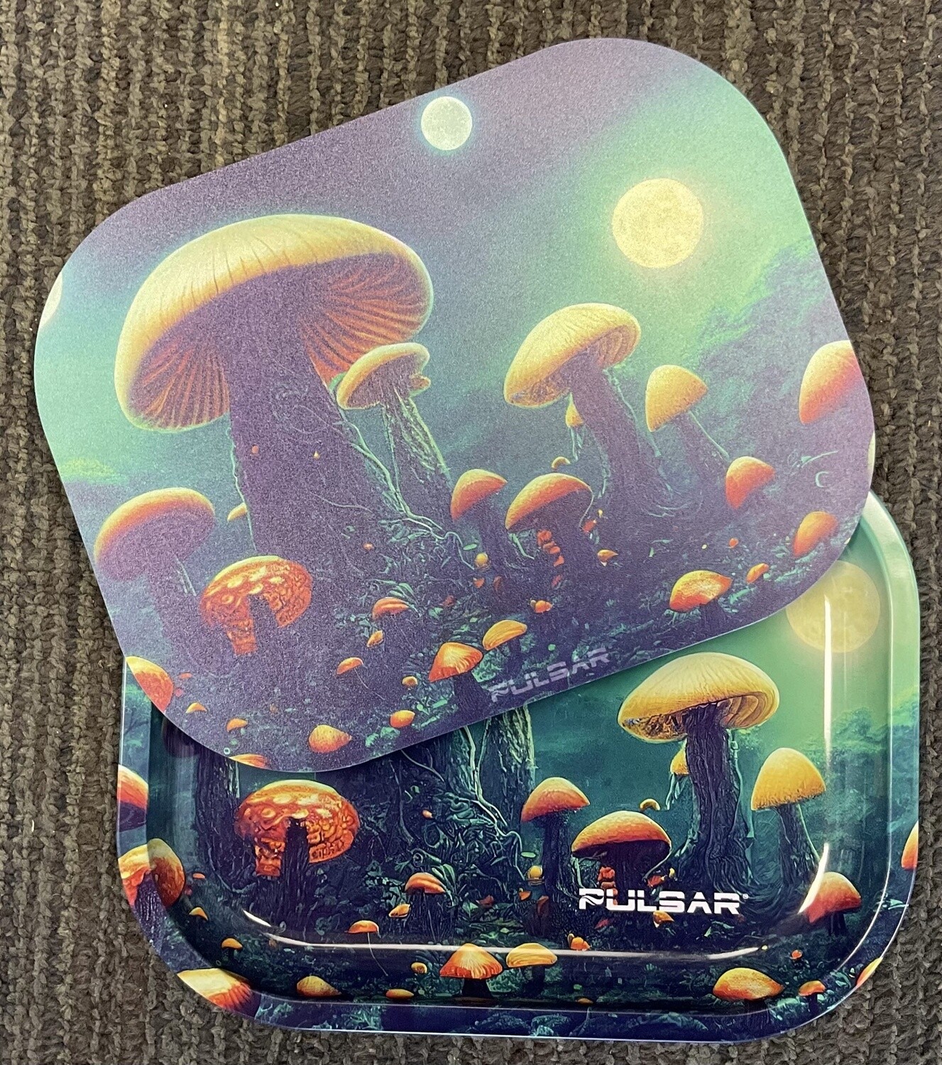 Pulsar Metal Rolling Tray with Lid Planet Fungi