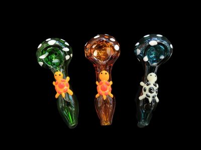 Glowing Turtle Hand Pipe