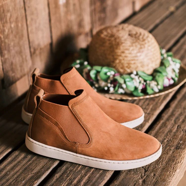 OluKai Pehuea Mid in Fox