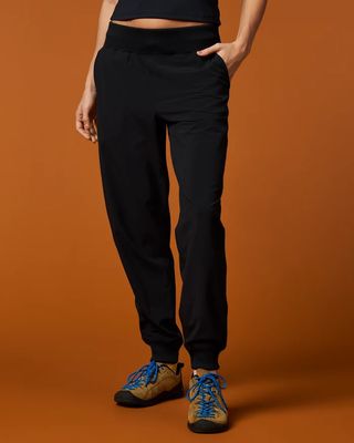 Cotopaxi Cambio Jogger in Black