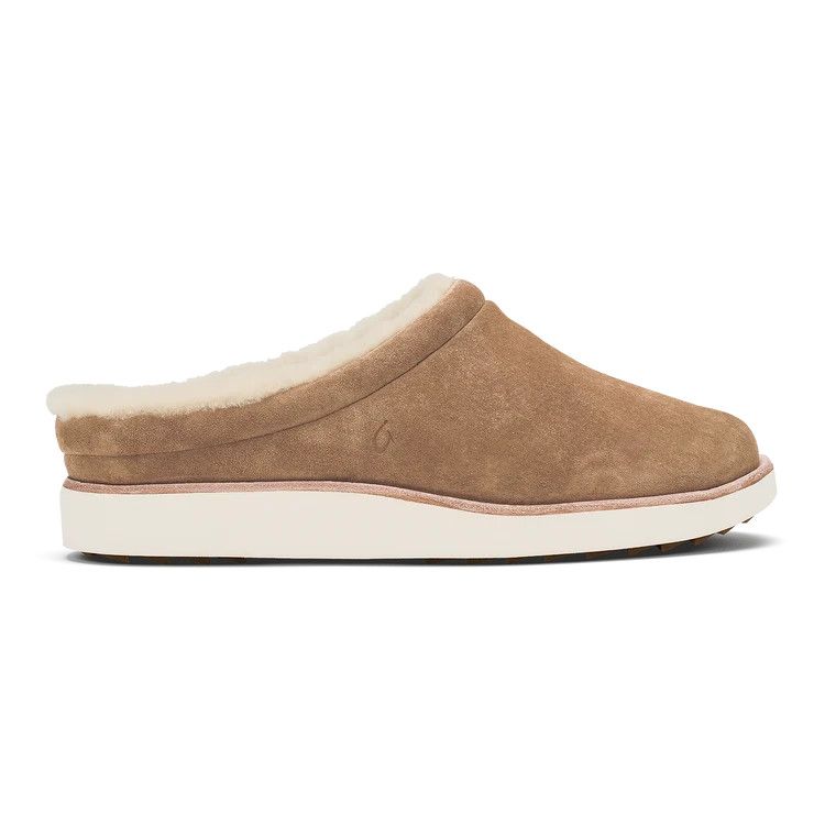 OluKai Mani Slipper in Tan and Golden Sand