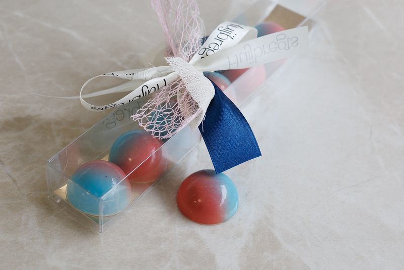 Gender reveal bonbons