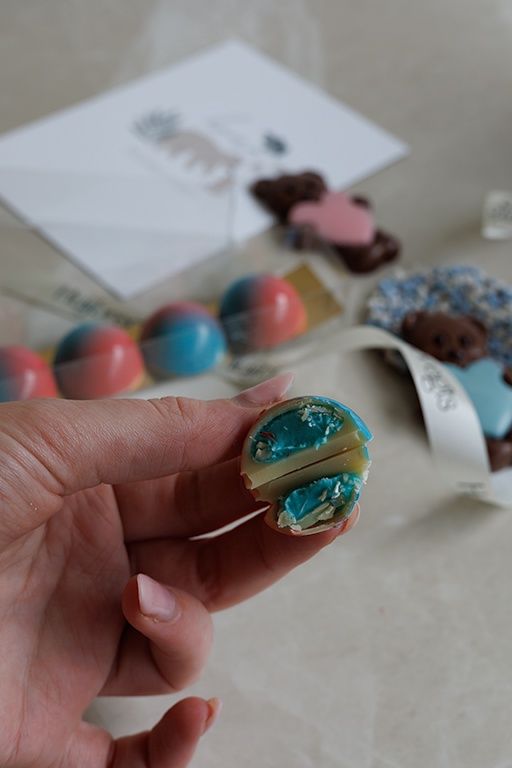 Gender reveal bonbons