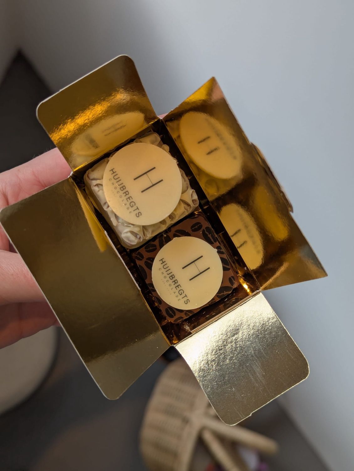 Maatwerk - logobonbons schildje verpakt