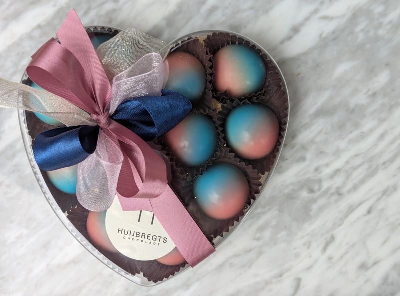 Gender reveal bonbons