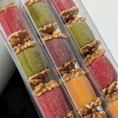 Walnoten petit fours - marsepein