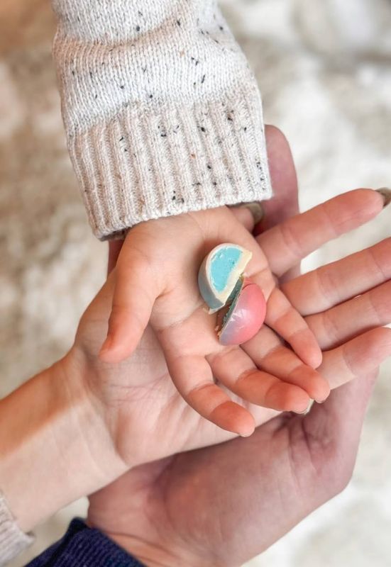 Gender reveal bonbons