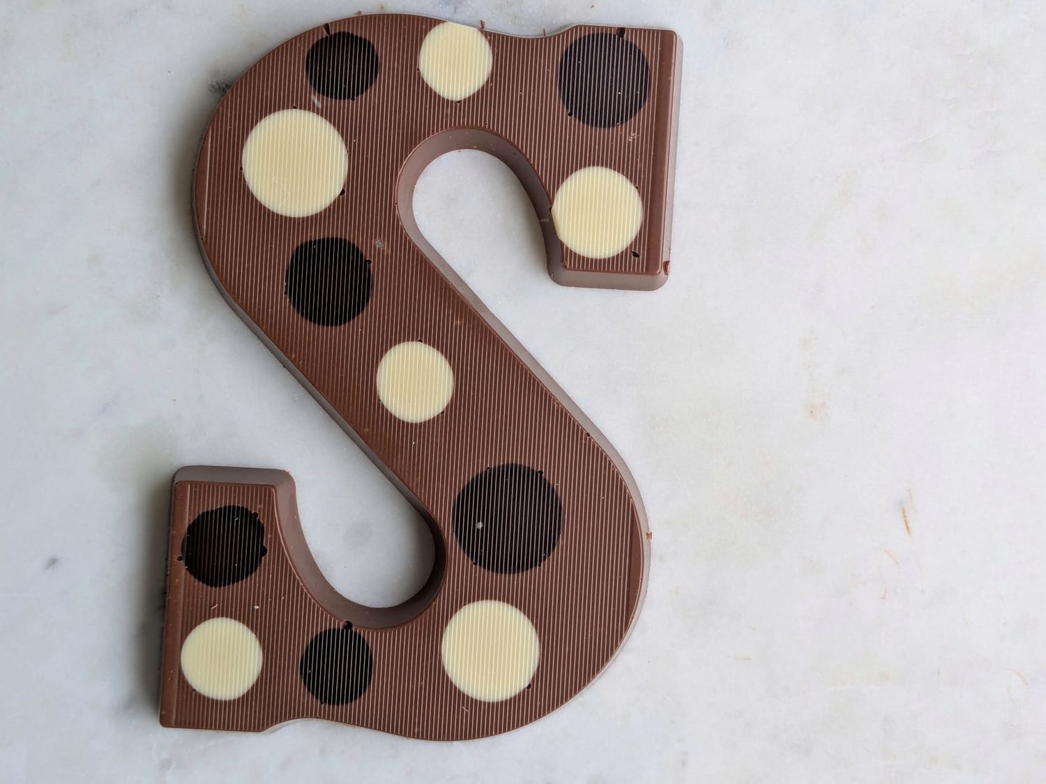 Chocoladeletter rijstcrisp