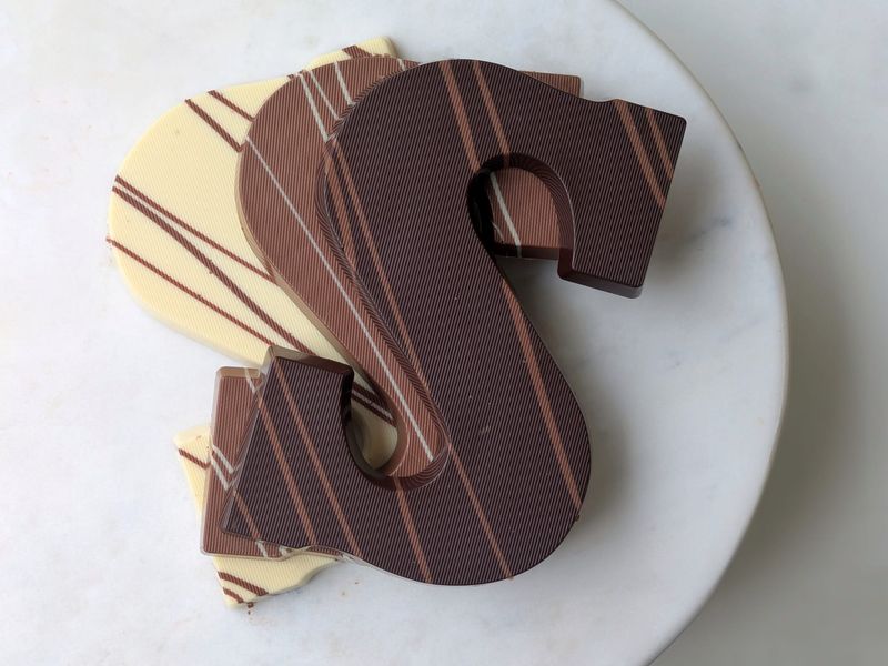Chocoladeletter basic melk / wit / puur Chocoladeletter basic melk / wit / puur