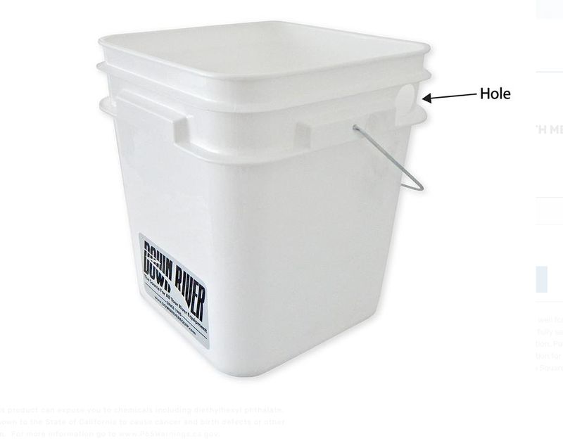 3.3 Gallon Square Bucket w/ Metal Handle