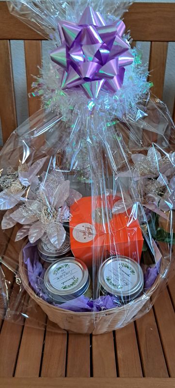 Custom Gift Baskets – Jams, Breads & Artisan Treats