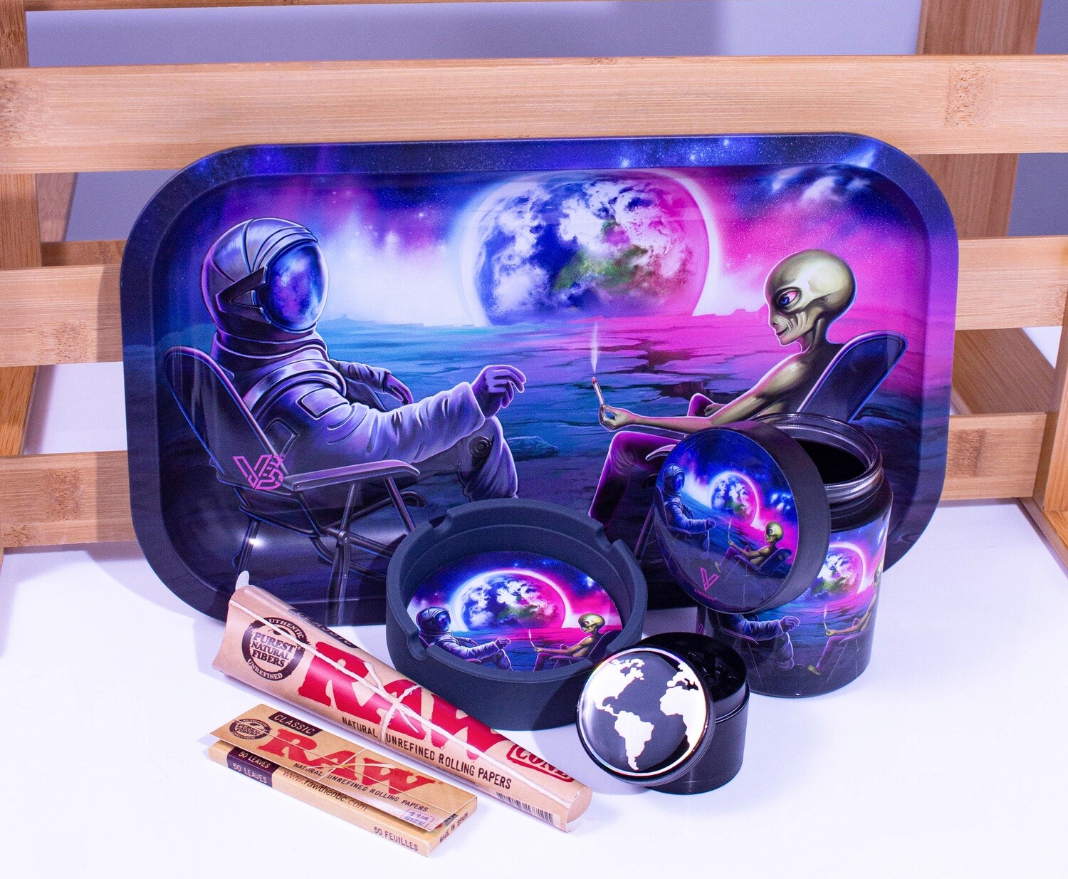 Alien Astronaut Rolling Tray Set