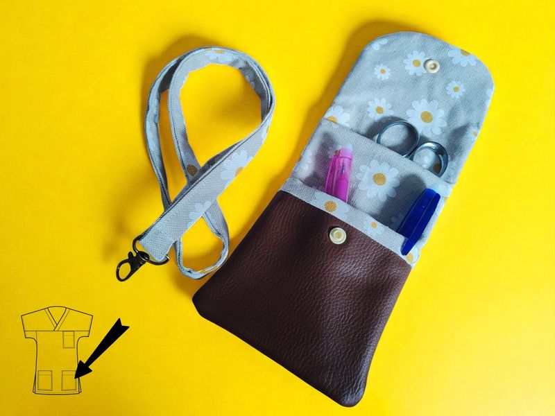 Tour de cou + pochette soignant