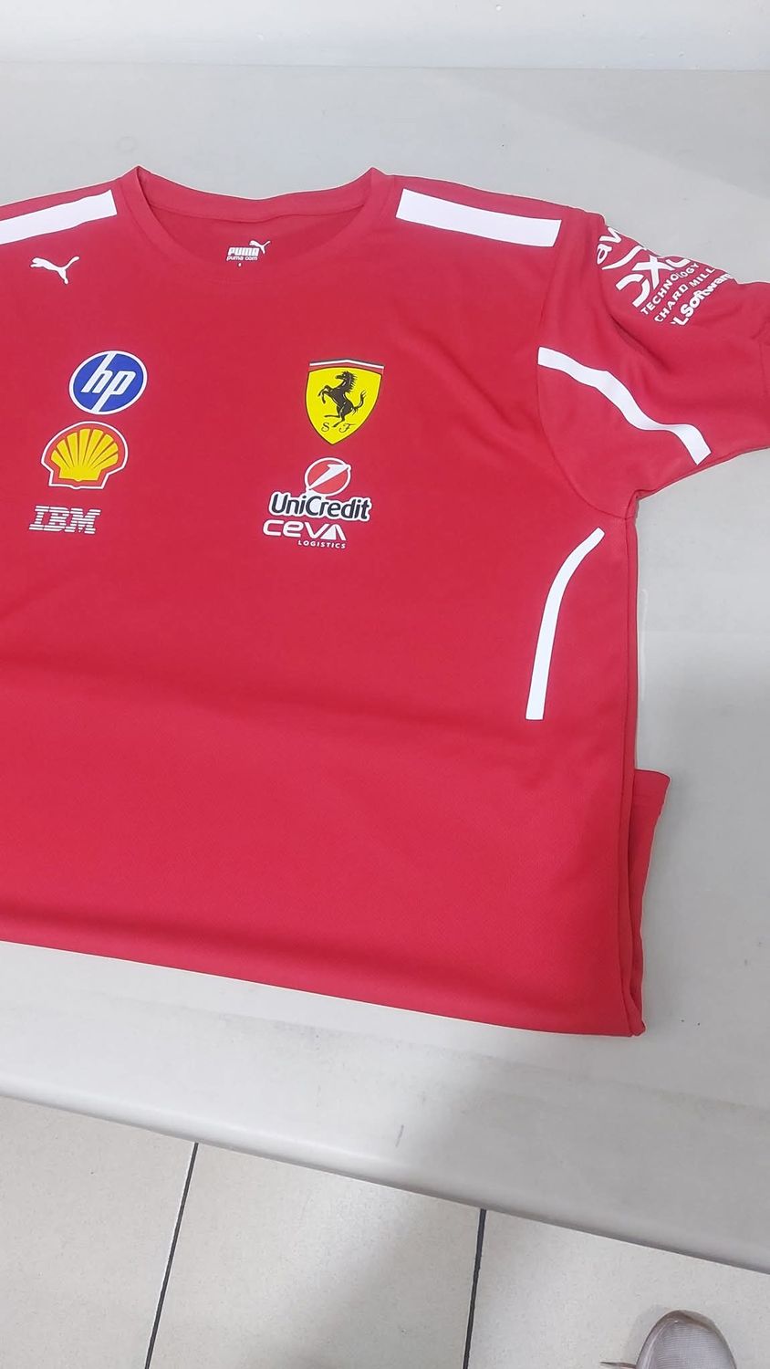 Playera cuello redondo Replica Ferrari