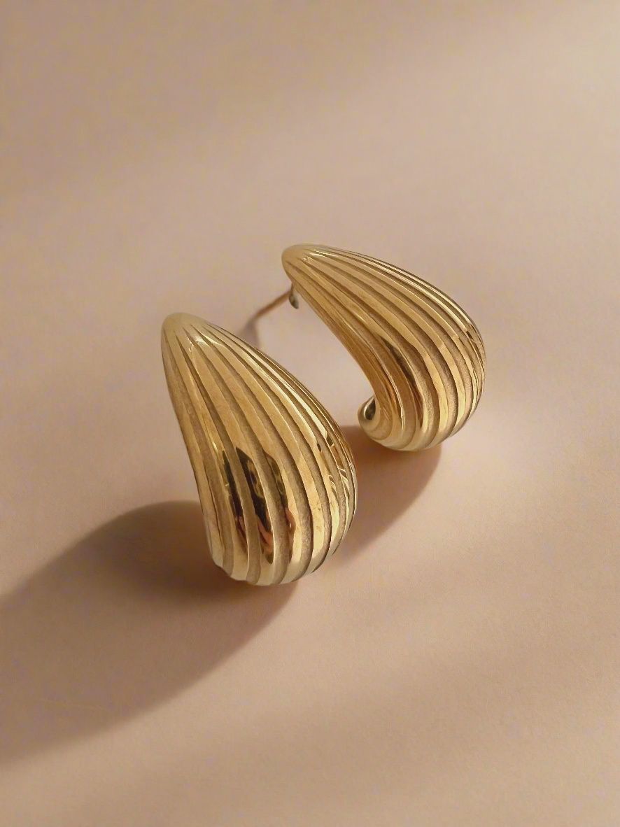 Large Ribbed Curved Earrings