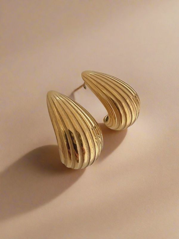 Large Ribbed Curved Earrings