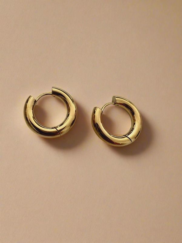 Chubby Huggie Hoops
