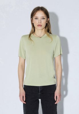 Lyra Tee