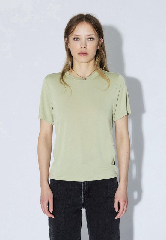 Lyra Tee
