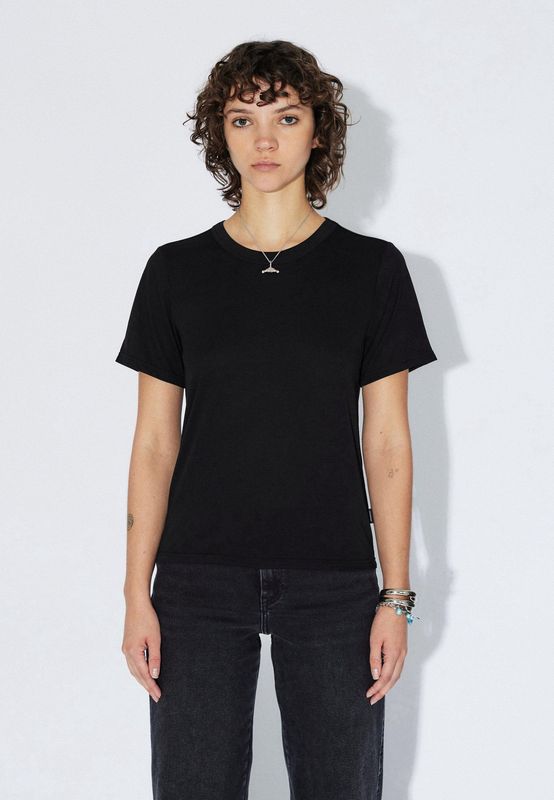 Lyra Tee