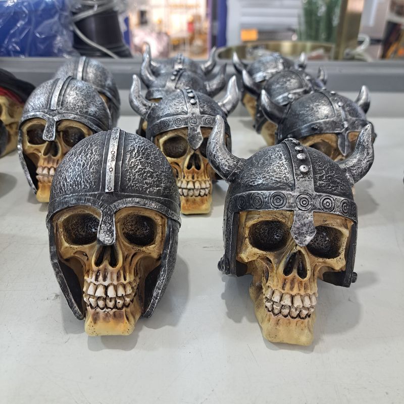 Hat skull