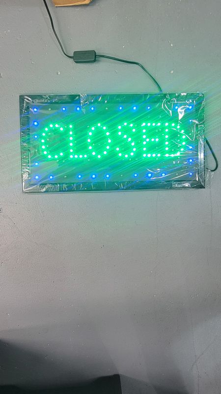 LED "OPEN/CLOSED" Switchable Lighted Sign