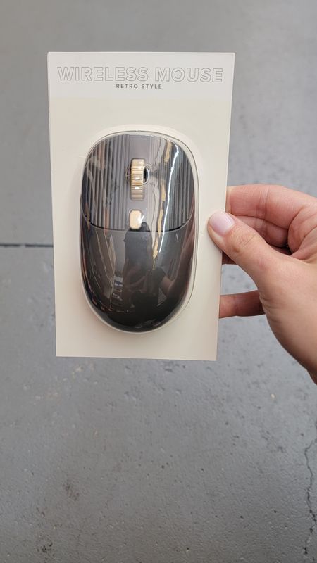 Retro style wireless mouse