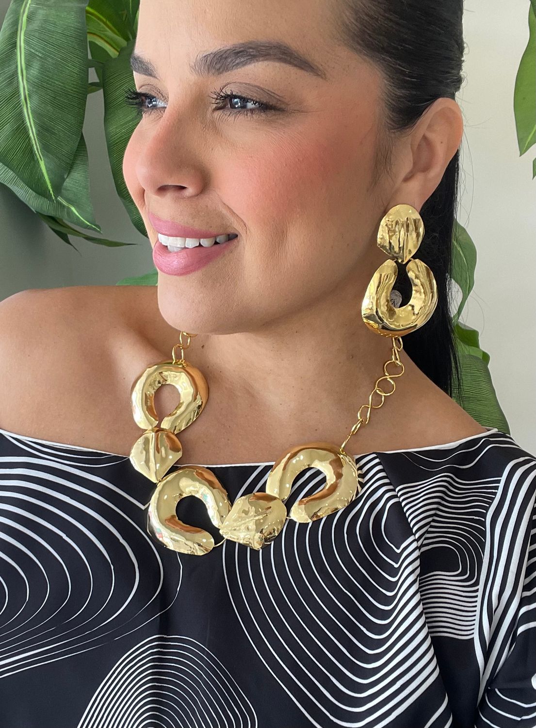 Gold Shapes Necklace Set