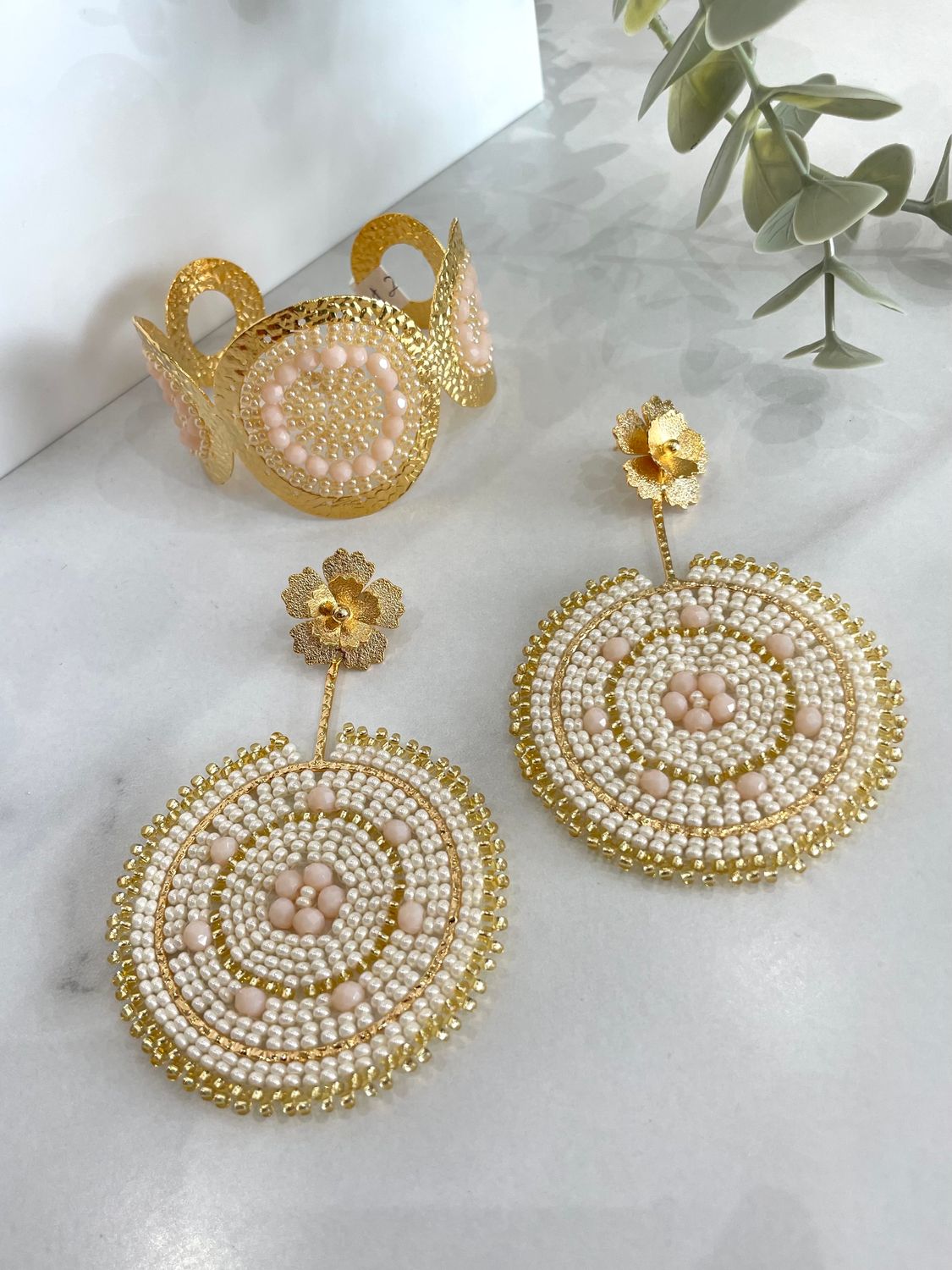 Delicate Pearls Earrings Set