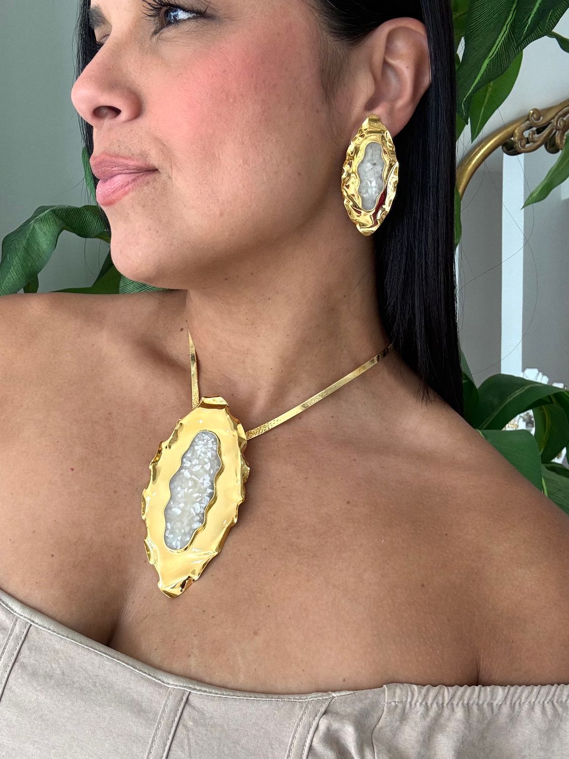 Exotic Pendant Necklace Set